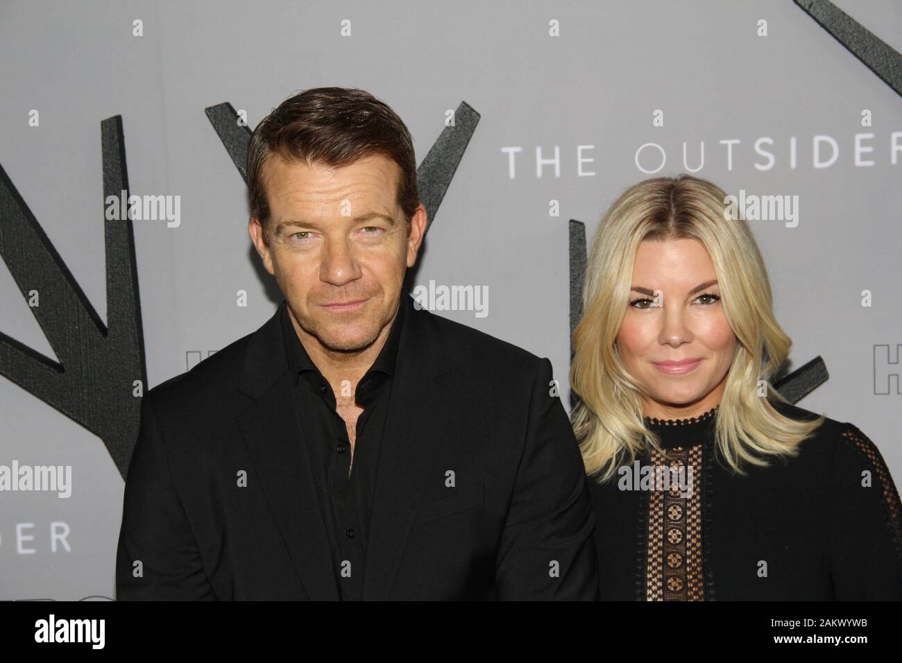 Los Angeles, Stati Uniti d'America. 9 Gen, 2020. Max Beesley e Jennifer Beesley all'HBO la serie Premiere di "outsider". Tenuto presso la DGA Theatre di Los Angeles, CA, 9 gennaio 2020. Foto: Richard Chavez/PictureLux Credito: PictureLux/Hollywood Archive/Alamy Live News Foto Stock