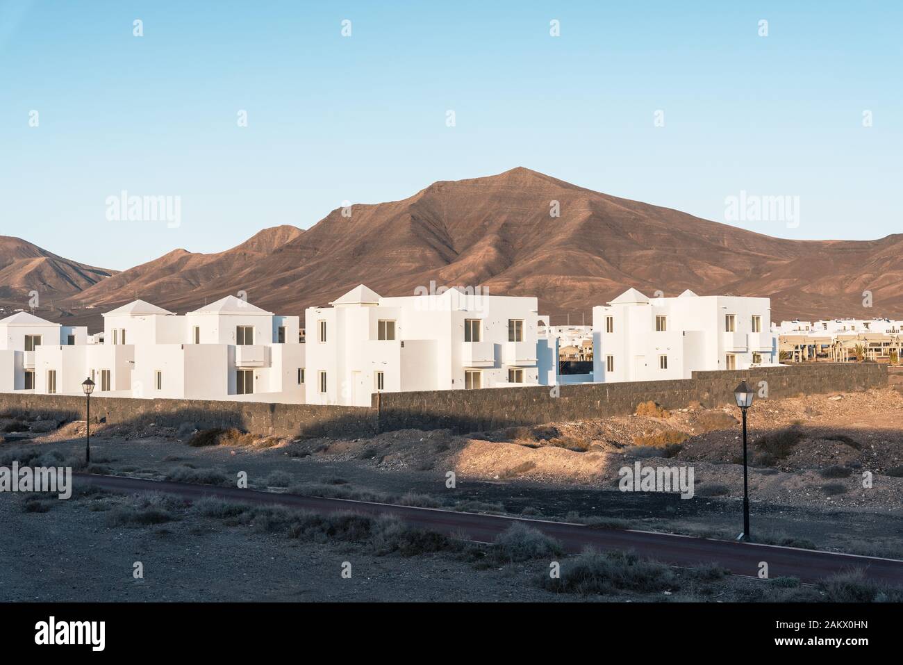 Edifici moderni a Playa Blanca, Lanzarote, Isole Canarie. Foto Stock