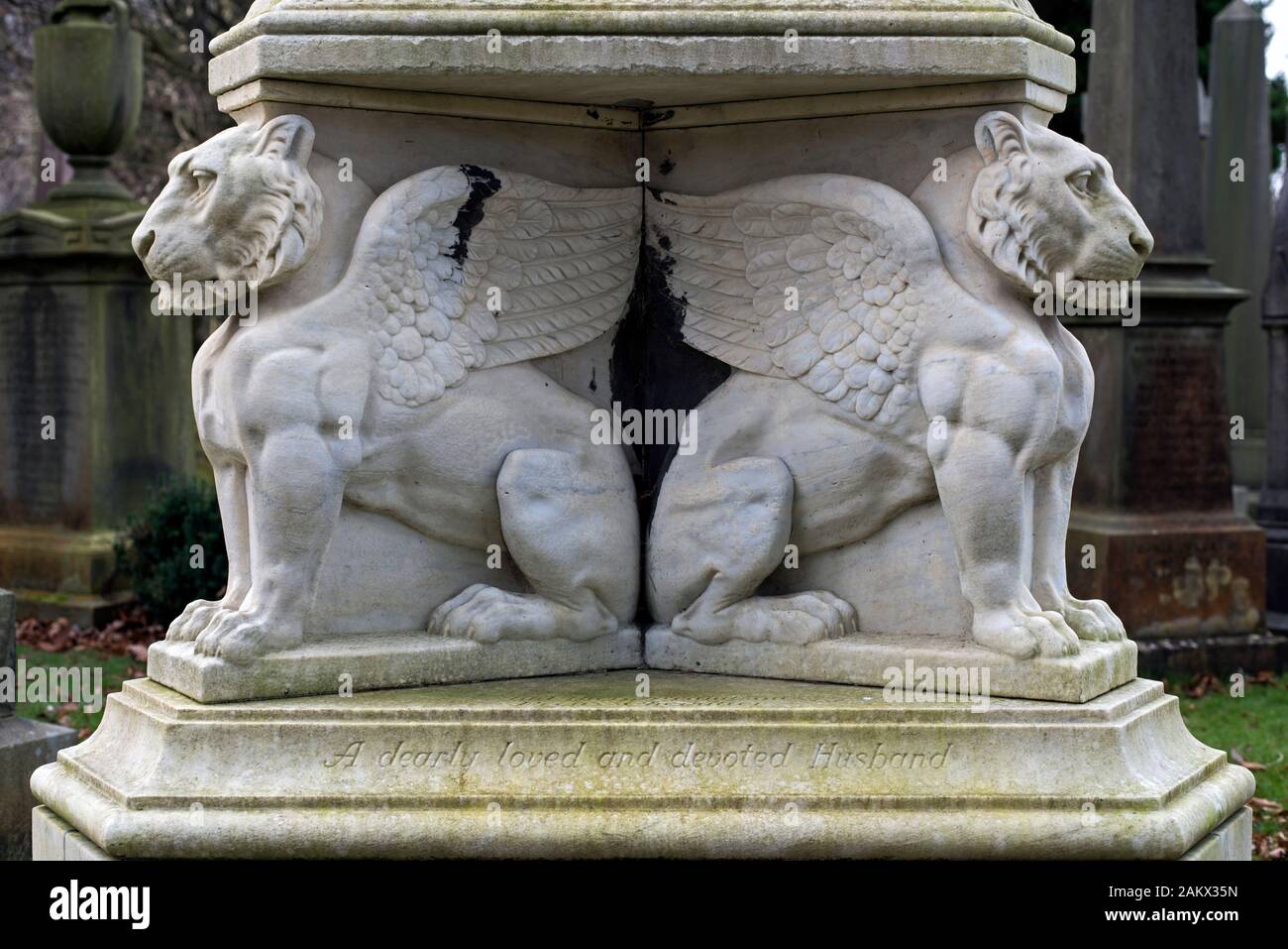 Dettaglio dal monumento Leishman nel cimitero di Dean, Edimburgo, Scozia, Regno Unito. Foto Stock