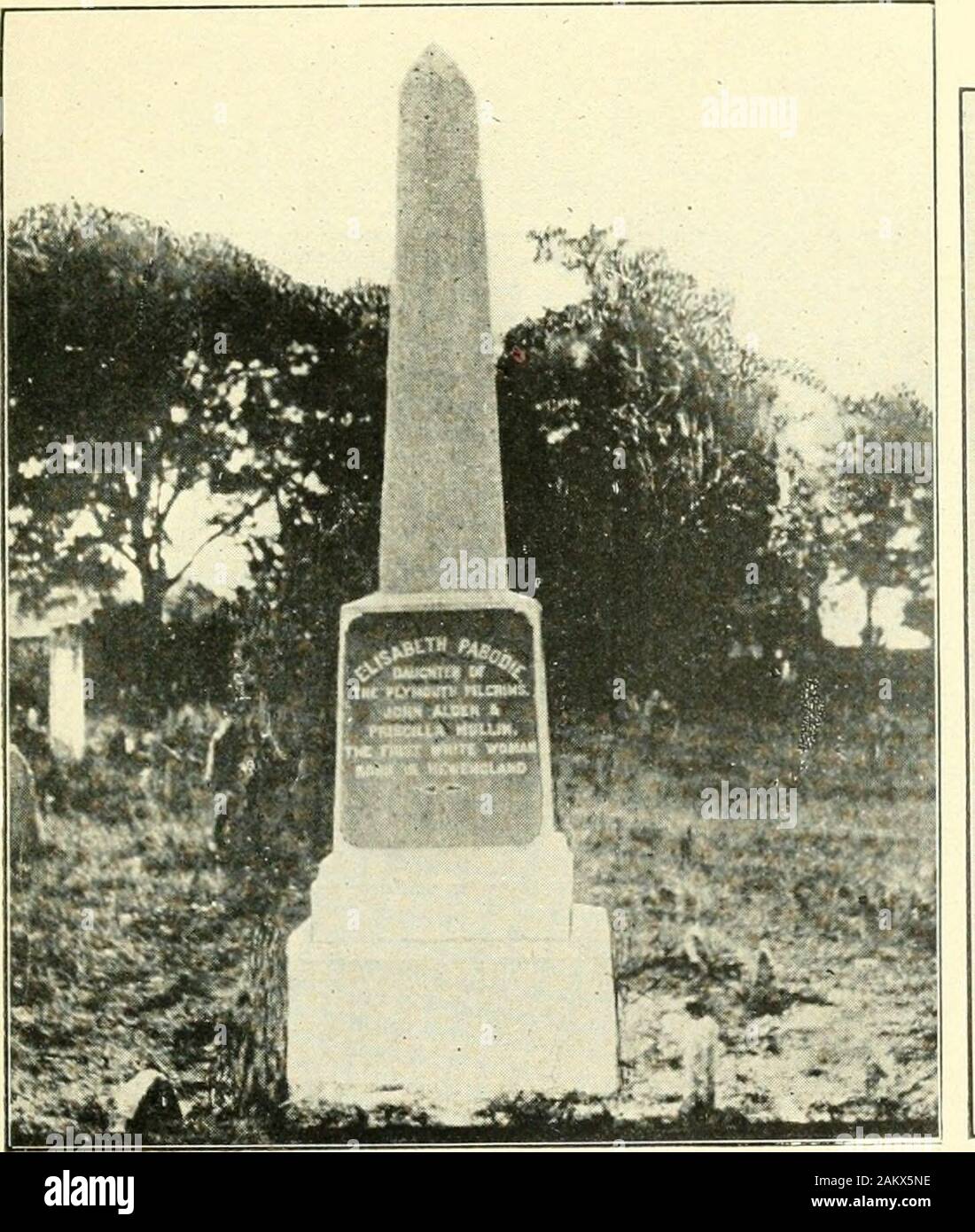 Souvenir pittorico .. . ELIZABETH PABODIE House, Little Compton, R. I. figlia di John Alden. Monumento a Elisabetta PABODIELittle Compton, R. L INSCRIPTIONPabodie monumento Foto Stock