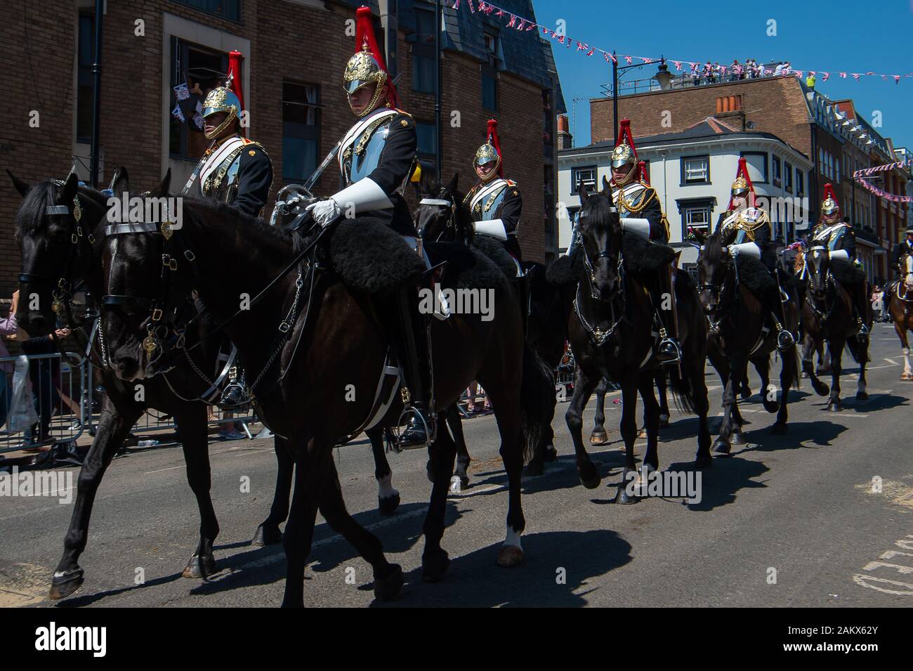 Royal Wedding Day, Windsor, Berkshire, Regno Unito. 19 Maggio, 2018. Il Blues e il Royals a cavallo il giorno delle nozze reali del principe Harry e Meghan Markle. Credito: Maureen McLean/Alamy Foto Stock