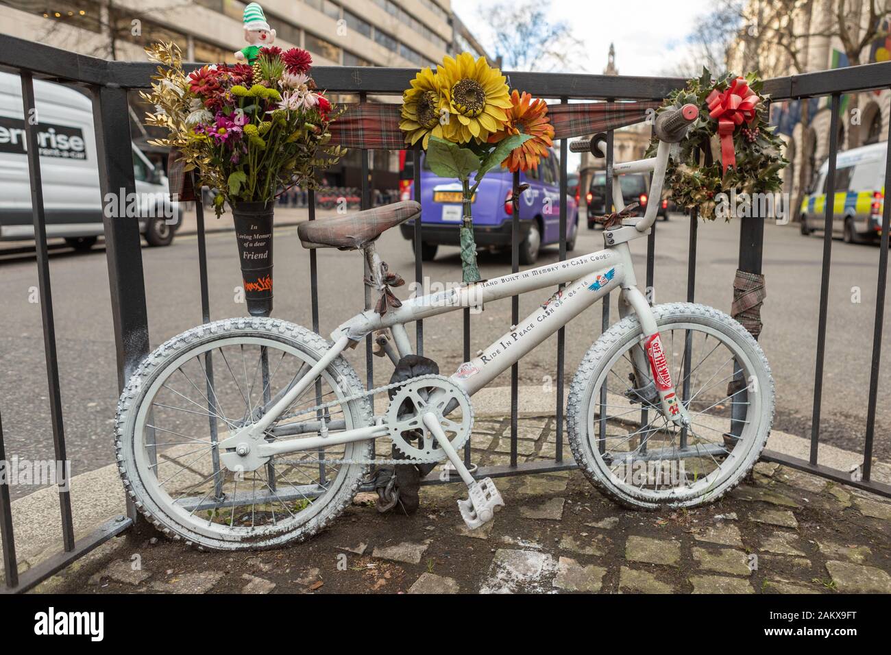 White ghost bike, Strand, Londra, Regno Unito Foto Stock