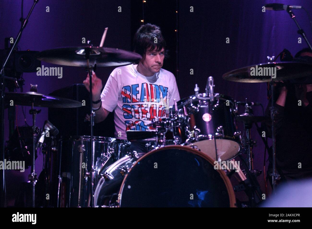 Milano Italia 12/05/2005 concerto dal vivo dell'oasi all'Alcatraz : Tony McCarroll su tamburi Foto Stock