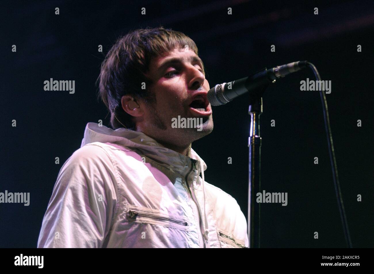 Milano Italia 12/05/2005 concerto dal vivo dell'oasi all'Alcatraz : Il cantante Liam Gallagher durante il concerto Foto Stock