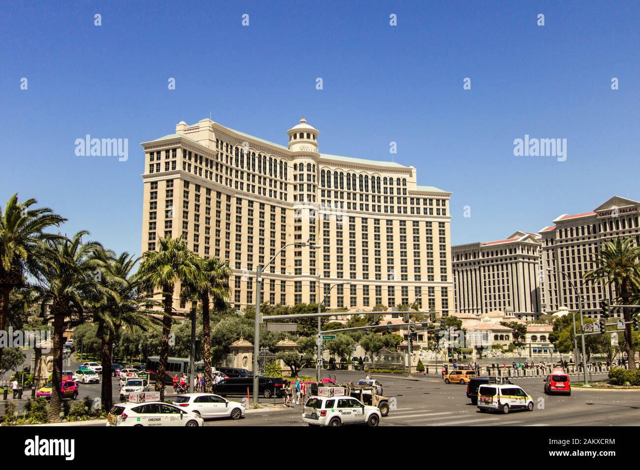 Las Vegas, Nevada, Stati Uniti d'America - 6 Maggio 2019: l'incrocio occupato di Las Vegas Boulevard e Flamingo Road con semaforo sulla Strip di Las Vegas con essere Foto Stock