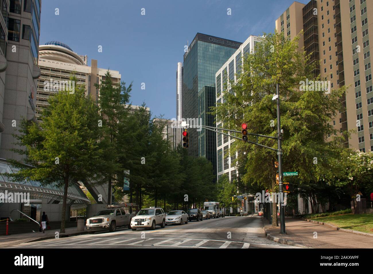 Attraversamento pedonale in Peachtree St, Downtown Atlanta, Georgia, Stati Uniti d'America Foto Stock