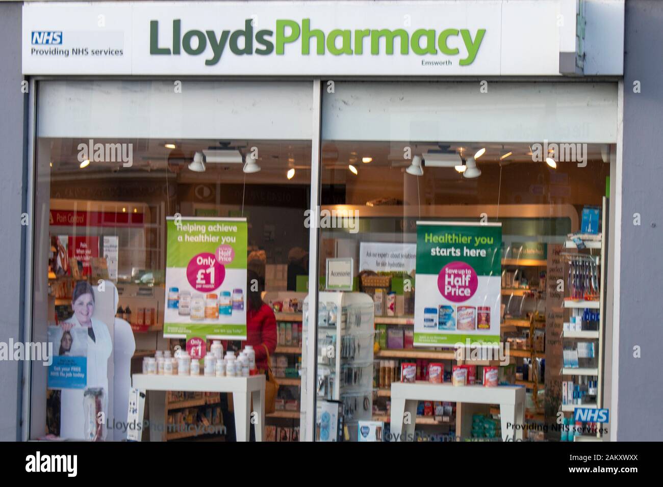 Emsworth, Hampshire, Regno Unito, 10 Gennaio 2020. Lloyds Pharmacy nel centro di Emsworth. Foto Stock