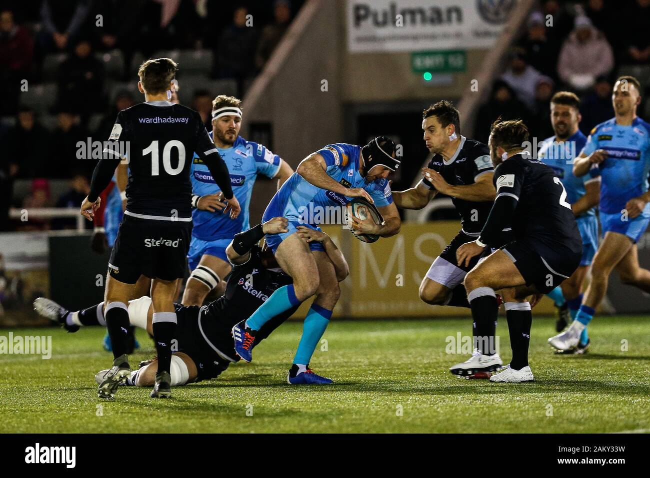 Newcastle, Regno Unito. 28 dicembre, 2019. NEWCASTLE UPON TYNE, Inghilterra - gennaio 10th Steve McColl di Doncaster Cavalieri è affrontato durante la Greene King IPA partita in campionato tra Newcastle Falcons e Doncaster Cavalieri a Kingston Park, Newcastle su Venerdì 10 Gennaio 2020. (Credit: Chris Lishman | MI News) Credito: MI News & Sport /Alamy Live News Foto Stock