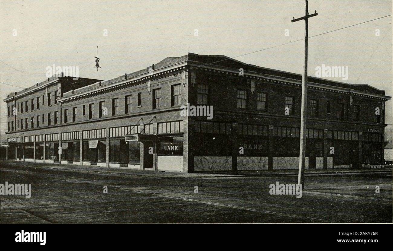 Puget Sound e western Washington; città--città--paesaggio . Le scene su South Bend 1 Grading Water Street, 2 sistema di cottura a vapore di Herm lasciando South Bend con 3.200.(JU() piedi di legname, per Buenos Ayres.3 vapore goletta legname entrando Willapa fiume. 4 pittoresca vecchia strada di Raymond, essendo ormai superata dauna nuova moderna brulevard 176 Puget Sound e Western Washington. Il NUOVO HOTEL RAYMOND E NUOVE CAMERE BANCARIA DI RAYMOND TRUST COMPANY queste belle costruzioni nuove vengono aggiunte in ritardo alla sostanziale nuovo centro business della vigorosa giovane città di Raymond. Partono le barche di South Bend e Raymond everyday Foto Stock