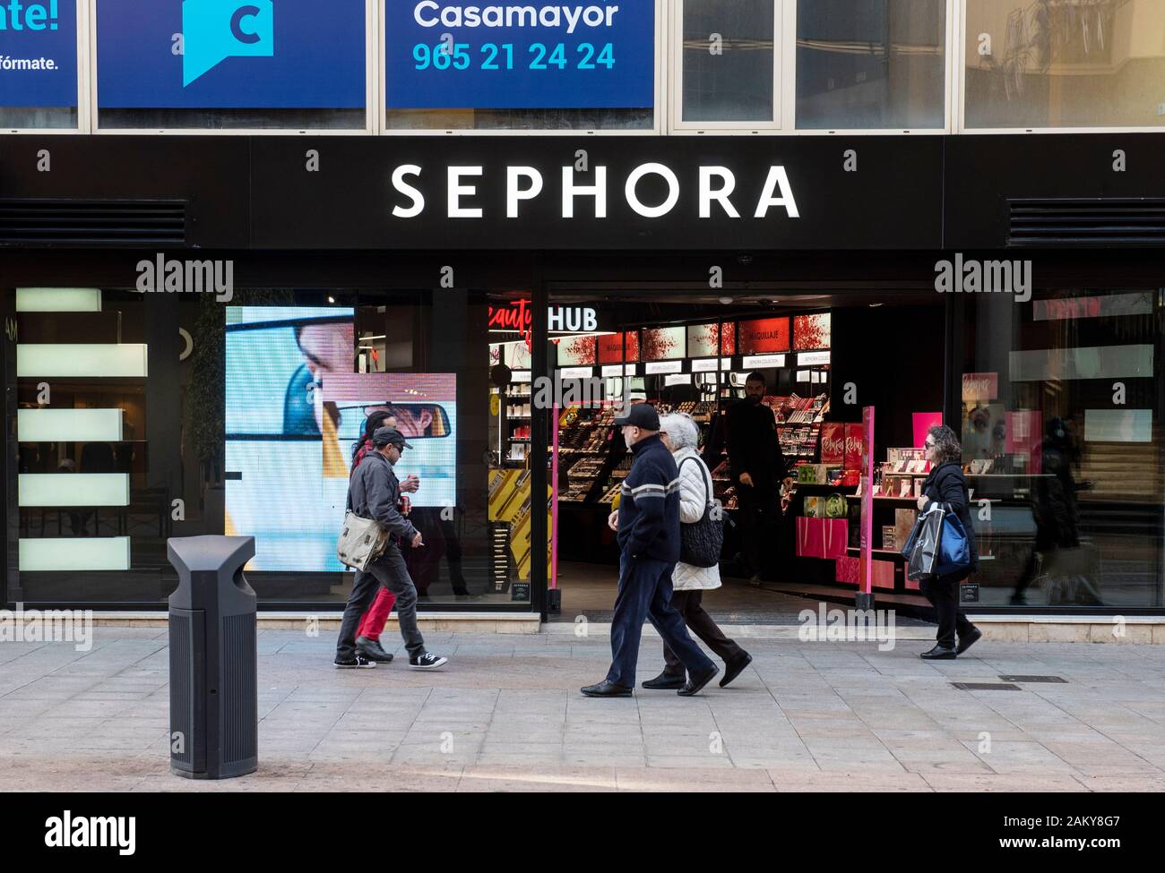 Multinazionale francese la cura e la bellezza del marchio retail Sephora store visto in Spagna. Foto Stock