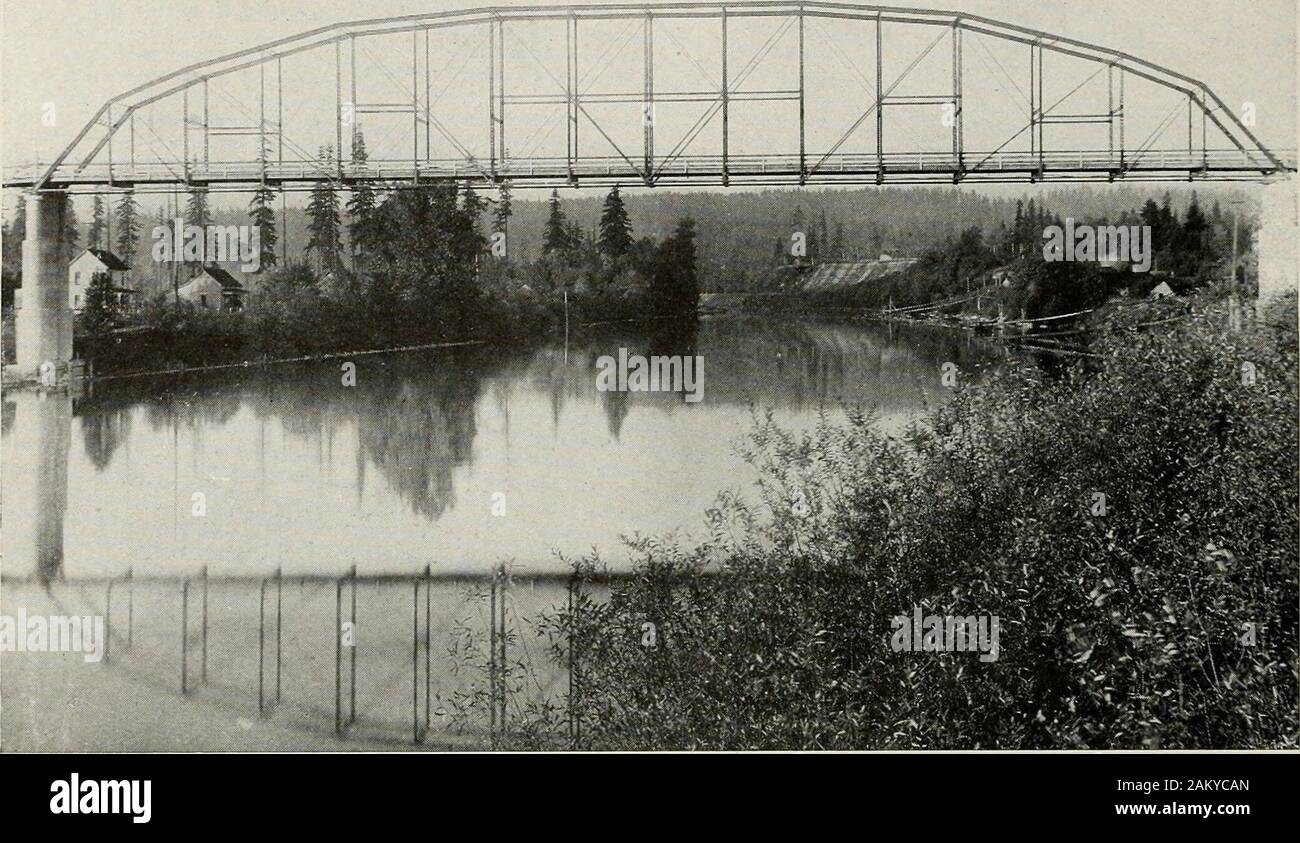 Puget Sound e western Washington; città--città--paesaggio . een sviluppato. Ci sono anche grandi de-pone di alta qualità di carbone morbido. Il disconnesso terre del distretto sono stati trovati tobe alcuni dei più altamente produttivo frutta andprofitable terre dello stato. Il cityis illuminata elettrica, ha una gravità acqua sys-tem ed è completamente smaltiti nelle fogne. KALAMAKalama, la sede della contea, si trova onfour linee ferroviarie utilizzando la via fromPortland al suono delle città e anche sulla banca del fiume Columbia. La pesca,la registrazione e la produzione di legname siano chief industrie. Ci sono buoni publicsc Foto Stock