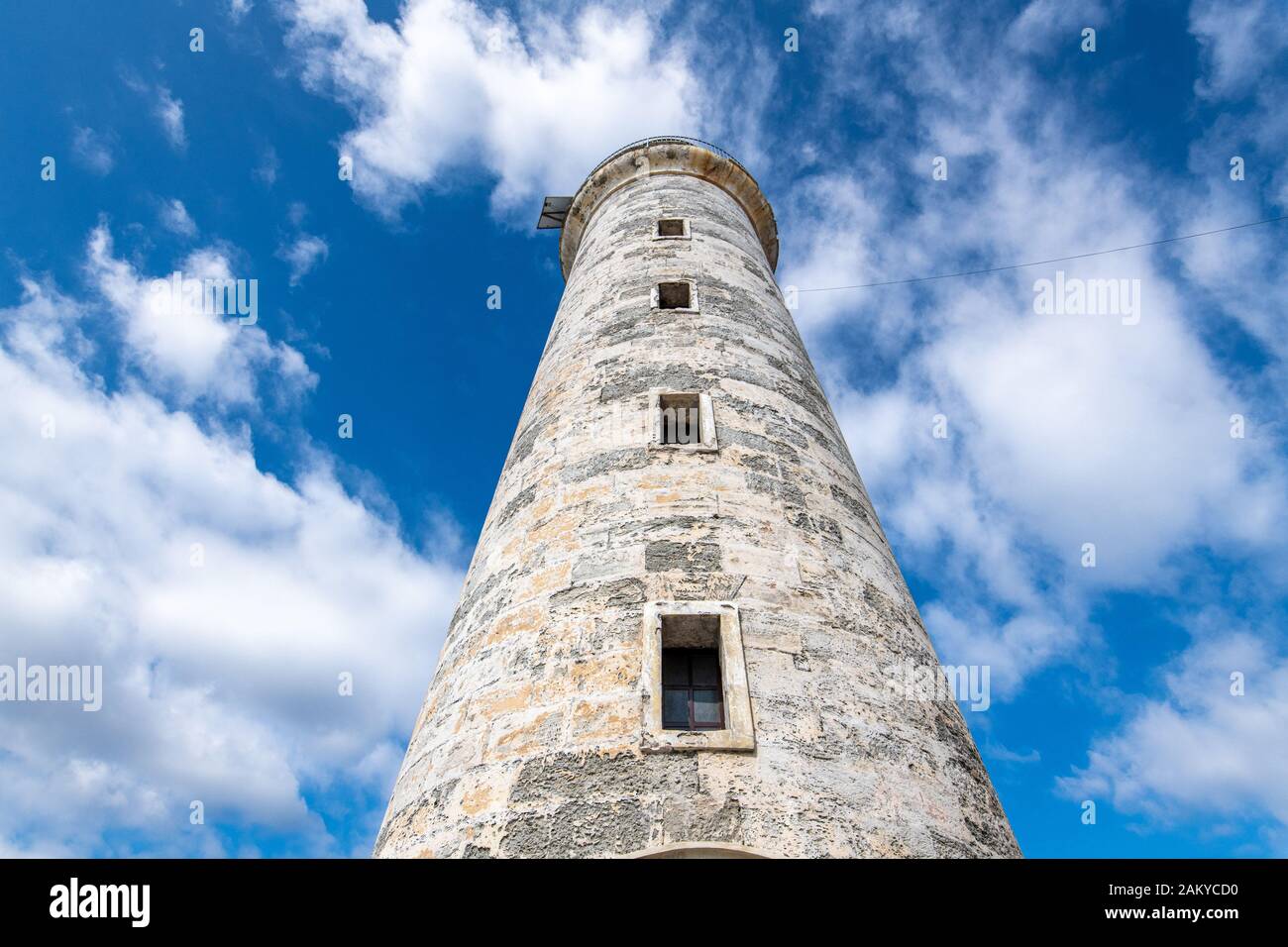 Faro Castillo del Morro raggiungendo verso il cielo , l'Avana, Cuba Foto Stock