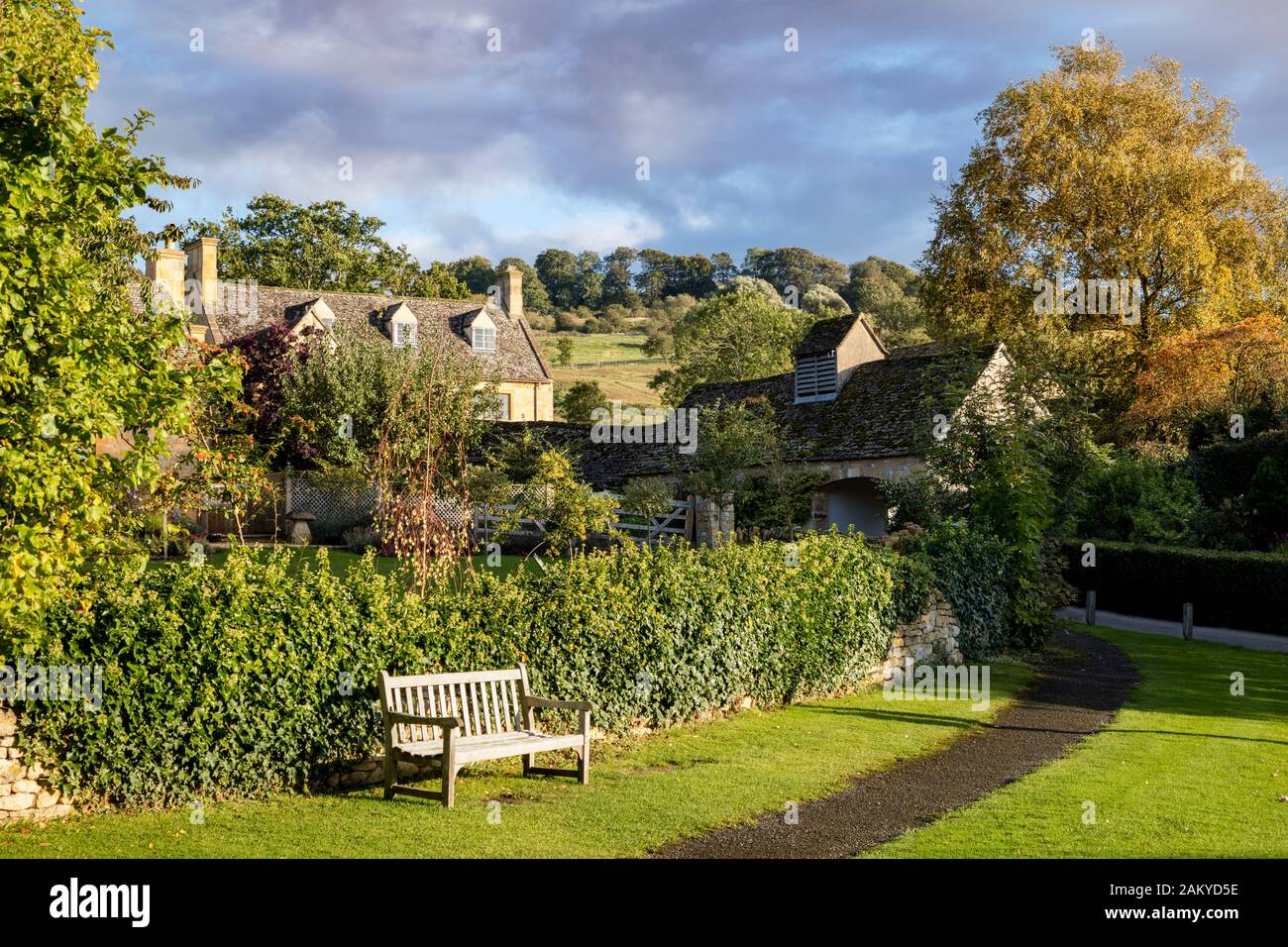 Sera luce solare su country home in Stanton, Gloucestershire, England, Regno Unito Foto Stock