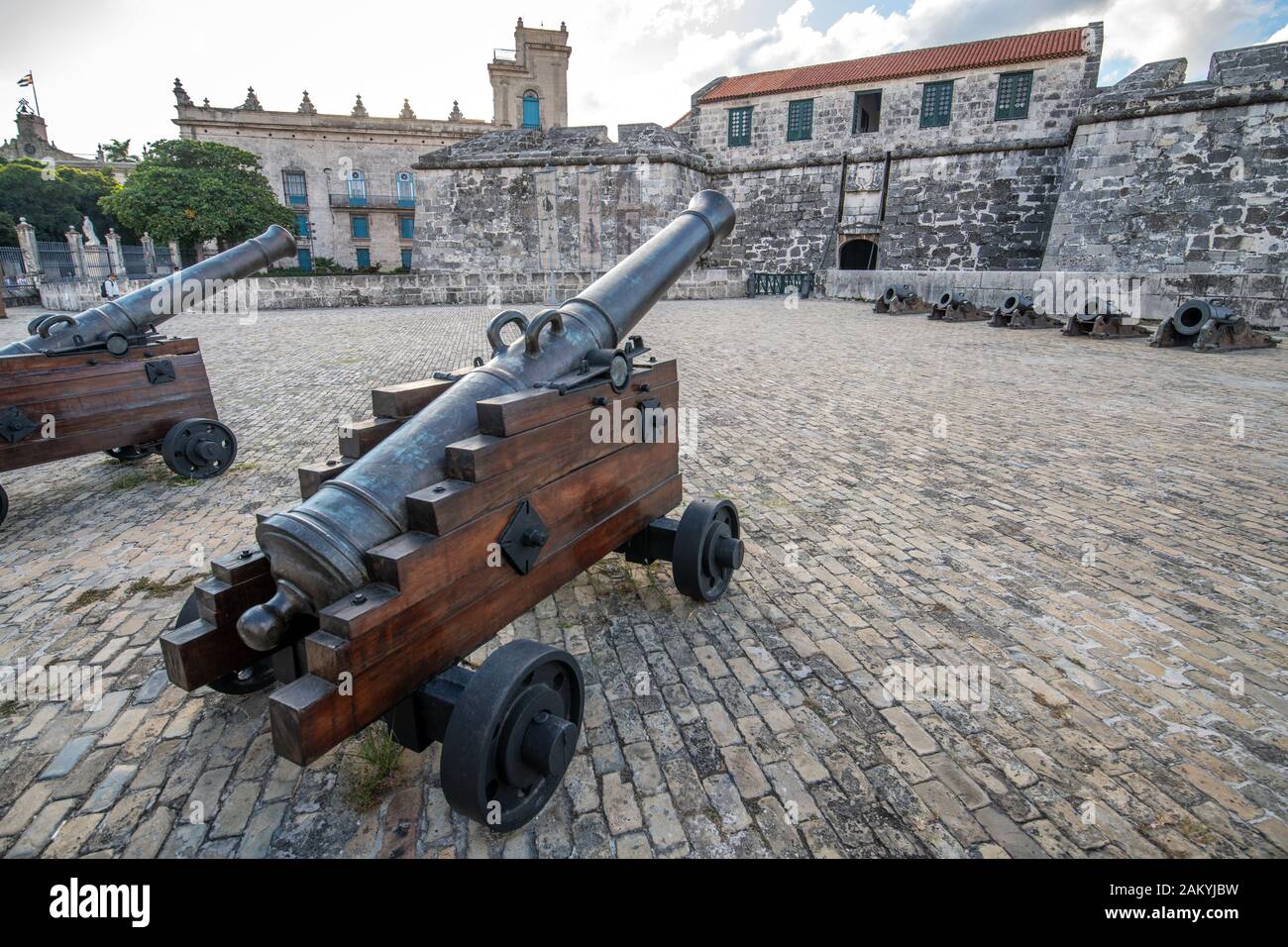 I cannoni sul display esterno del Castillo de la Real Fuerza , l'Avana, Cuba Foto Stock