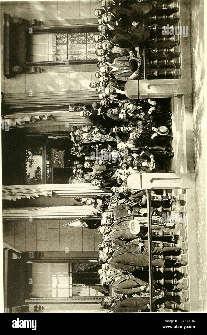 Il percorso biografico record della classe di settanta, Yale College, 1870-1904 . eForestand Gulliver come aids - il trio di costituire un comitato permanentClass. Durante la cena nella sala Loomiss seguenti sat downtown la sontuosa repast: Allis, Spiaggia, Belford, Betts, Cary,Chadwick, Clapp, bara, gru, Curran, Dana, togliere,Dodge, Galpin, Grinnell, Gulliver, Heald, Hesing, Cacciatrice,Jenkins, C. W. Kelly, R. Kelly, Lewis, T. McClintock,Mann, Newton, J. H. Perry, Randall, Reeve, Riley, Selden,Shattuck, Silliman, Stearns, Syme, Terry, Tilney, Tyler,Van Schoonhoven, Welch, Bianco, Wordin - quarantadue. G Foto Stock