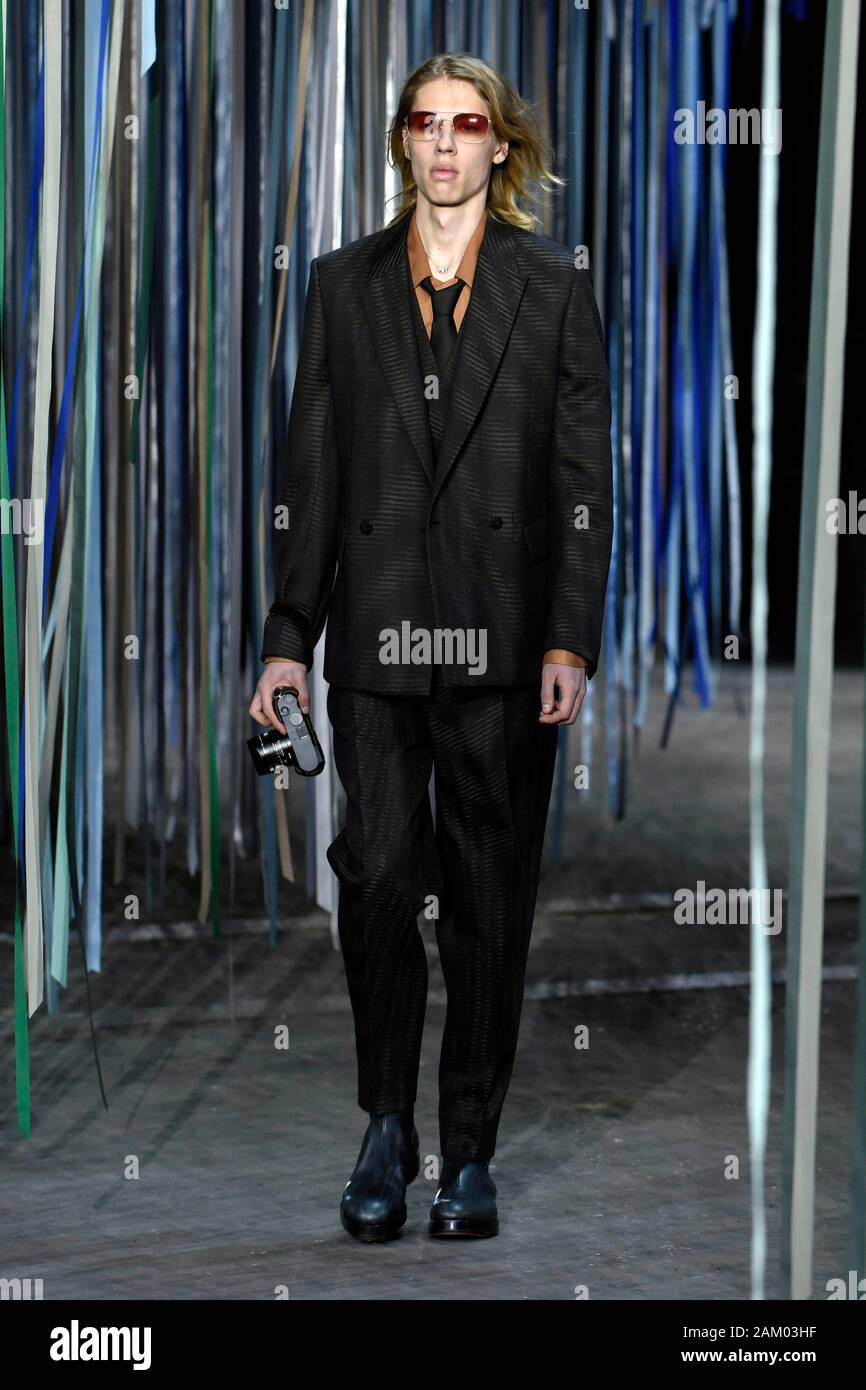 Milano, Italia. Decimo gen, 2020. La settimana della moda milanese, Uomo Autunno Inverno. 2020 2021 Milano Moda Uomo Autunno Inverno 2020. Ermenegildo Zegna nella foto: modello Credit: Indipendente Agenzia fotografica/Alamy Live News Foto Stock