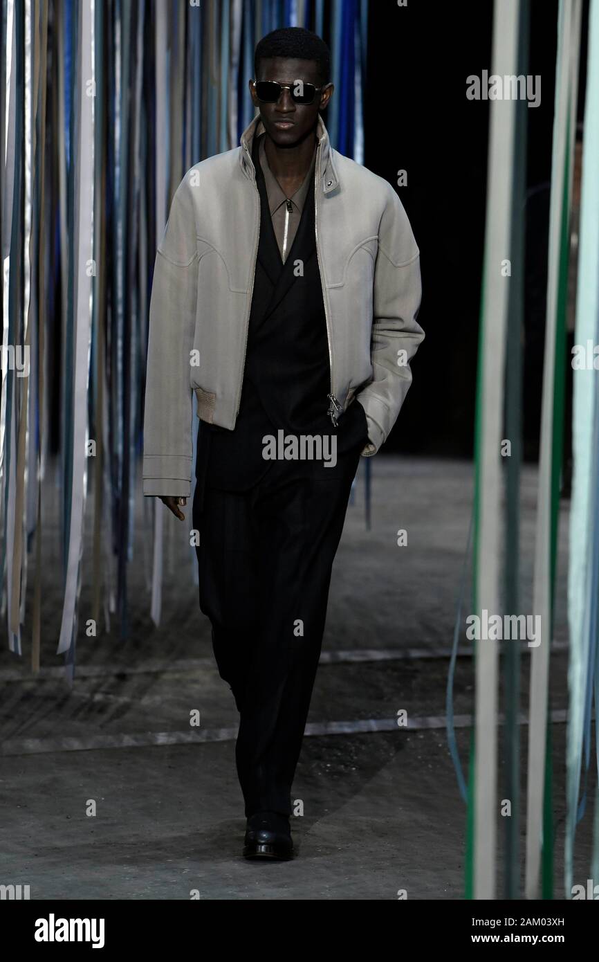 Milano, Italia. Decimo gen, 2020. La settimana della moda milanese, Uomo Autunno Inverno. 2020 2021 Milano Moda Uomo Autunno Inverno 2020. Ermenegildo Zegna nella foto: modello Credit: Indipendente Agenzia fotografica/Alamy Live News Foto Stock