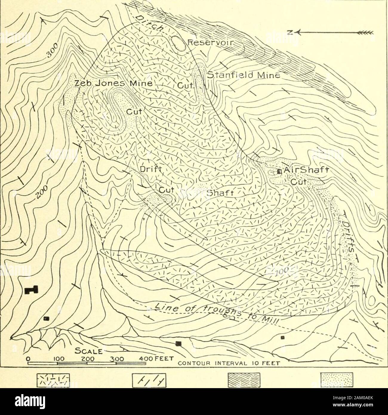 Bollettino della United States Geological Survey--corindone e la sua comparsa e la distribuzione negli Stati Uniti (una rivista e ampliata Edizione del Bollettino No.180) . Corindone TN NEGLI STATI UNITI. 117 Ma(&LT;)X COUNTY Corutidiiin Hill inhic.-Coriindmn fu scoperta per la prima volta in MaconCounty nel 1870 a wliat è noto come la collina di corindone miniera, andniinino era iniziato qui circa un anno più tardi. Questa miniera è diventata unadelle più imj)()rtant corindone (le])osits in questo paese. Si tratta di sit-uated circa è miglia a sud est di Franklin, la sede della contea, sul lato thenortheast di Cullasao-ee Creek, un tiibutary di Foto Stock