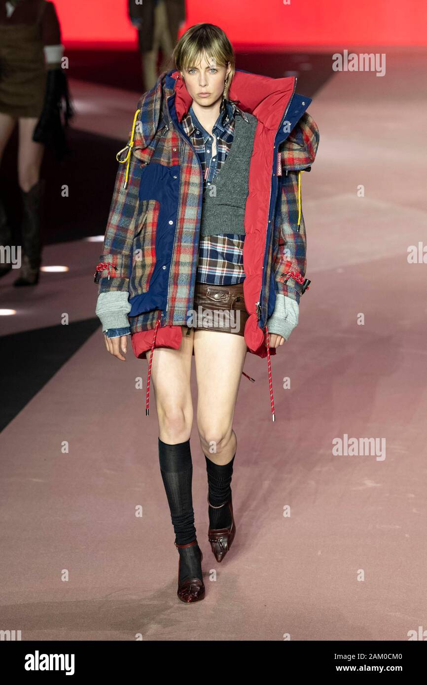 Milano, Italia. Decimo gen, 2020. DSQUARED2 Autunno/Inverno 2020/2021 pista durante la Fashion Week di Milano gli uomini Contatti Gennaio 2020 - Milano, Italia 10/01/2020 | Utilizzo di credito in tutto il mondo: dpa/Alamy Live News Foto Stock