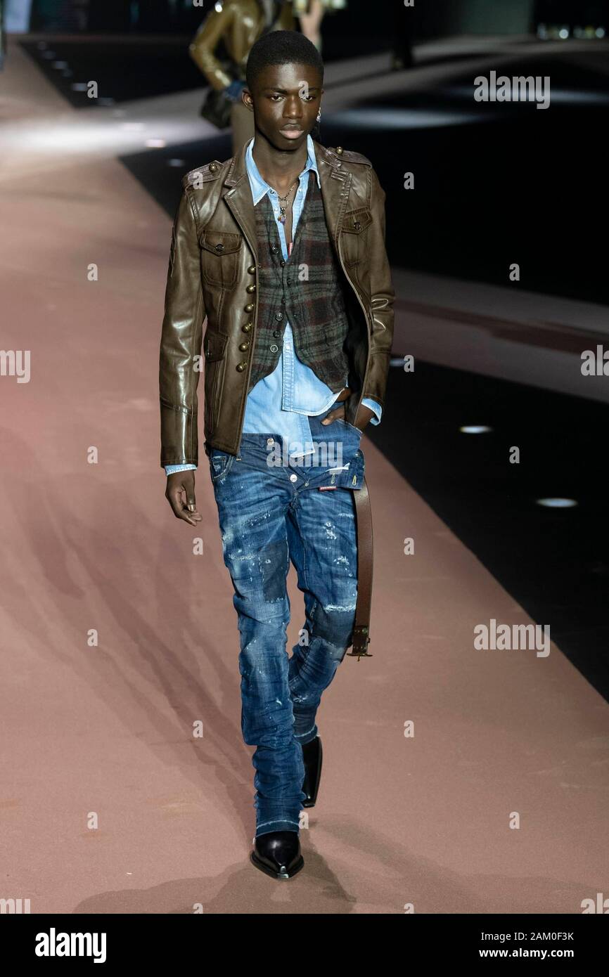 Milano, Italia. Decimo gen, 2020. DSQUARED2 Autunno/Inverno 2020/2021 pista durante la Fashion Week di Milano gli uomini Contatti Gennaio 2020 - Milano, Italia 10/01/2020 | Utilizzo di credito in tutto il mondo: dpa/Alamy Live News Foto Stock
