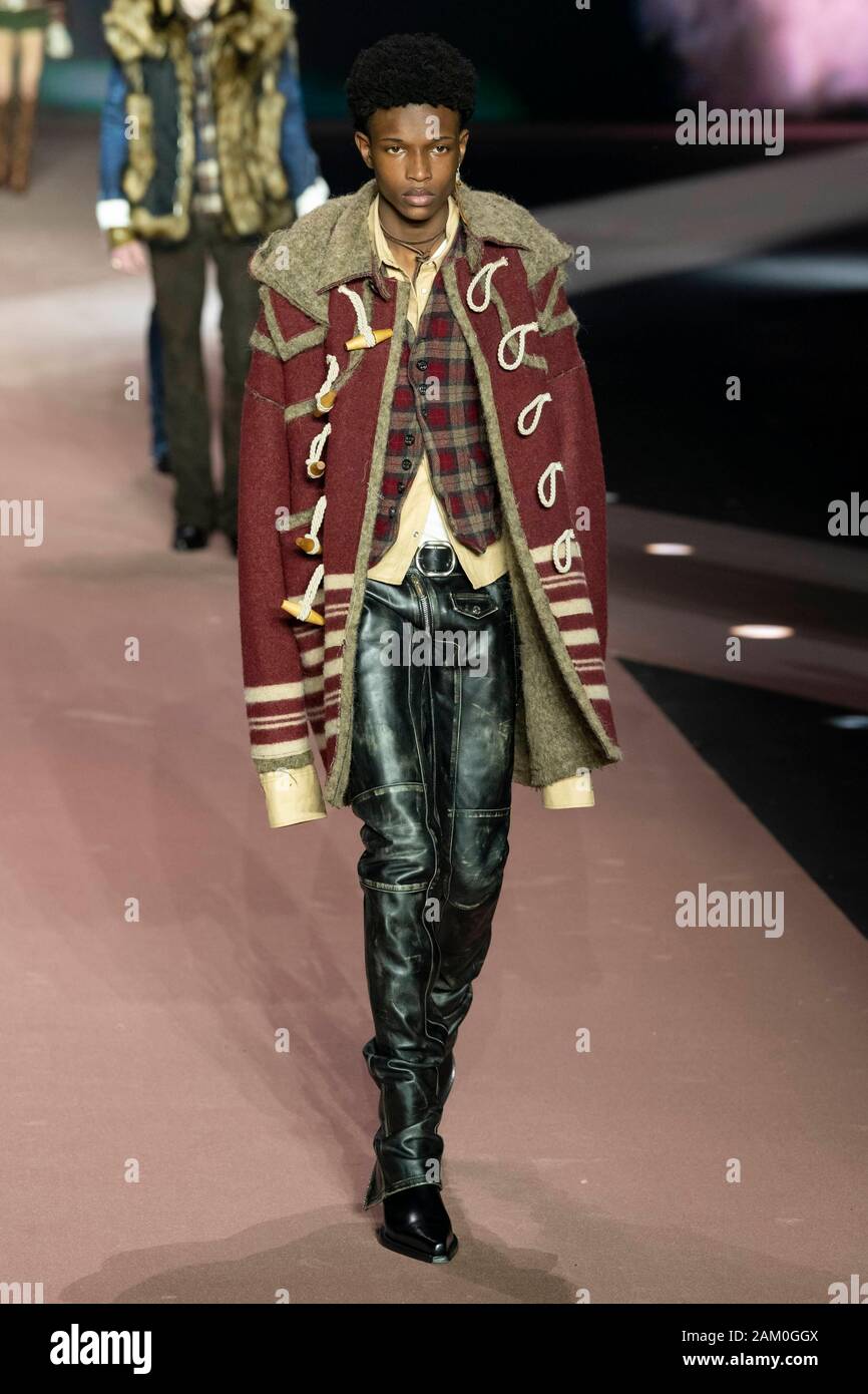 Milano, Italia. Decimo gen, 2020. DSQUARED2 Autunno/Inverno 2020/2021 pista durante la Fashion Week di Milano gli uomini Contatti Gennaio 2020 - Milano, Italia 10/01/2020 | Utilizzo di credito in tutto il mondo: dpa/Alamy Live News Foto Stock