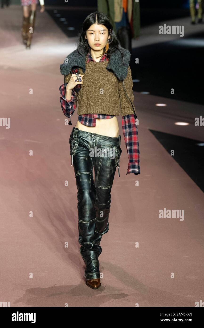 Milano, Italia. Decimo gen, 2020. DSQUARED2 Autunno/Inverno 2020/2021 pista durante la Fashion Week di Milano gli uomini Contatti Gennaio 2020 - Milano, Italia 10/01/2020 | Utilizzo di credito in tutto il mondo: dpa/Alamy Live News Foto Stock