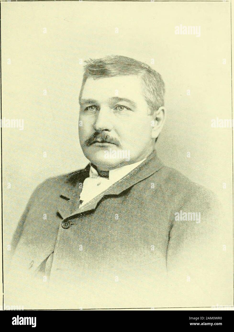 Binghamton, la sua composizione, la crescita e lo sviluppo . el del partito nel villaggio quando dissensi occasionali derivano. InMaine fu conestabile di tredici anni e anche servito due termini di vice sceriffi sheriffunder Dunn e nero. Il sig. Dunhams moglie era Minnie L., figlia ofJoseph e oliva L. (Ovest) Elena del Maine. Essi hanno un figlio, Elena W.Dunham. Amsbry. James Hawley, nacque a Fenton, 26 dicembre 1830, figlio di Ansonand nipote di Israele Amsbry, nato nel Connecticut, e che è venuto a Onondagacounty in un inizio di giornata e alla contea di Broome circa 1820, dove visse e morì.Anson Am Foto Stock