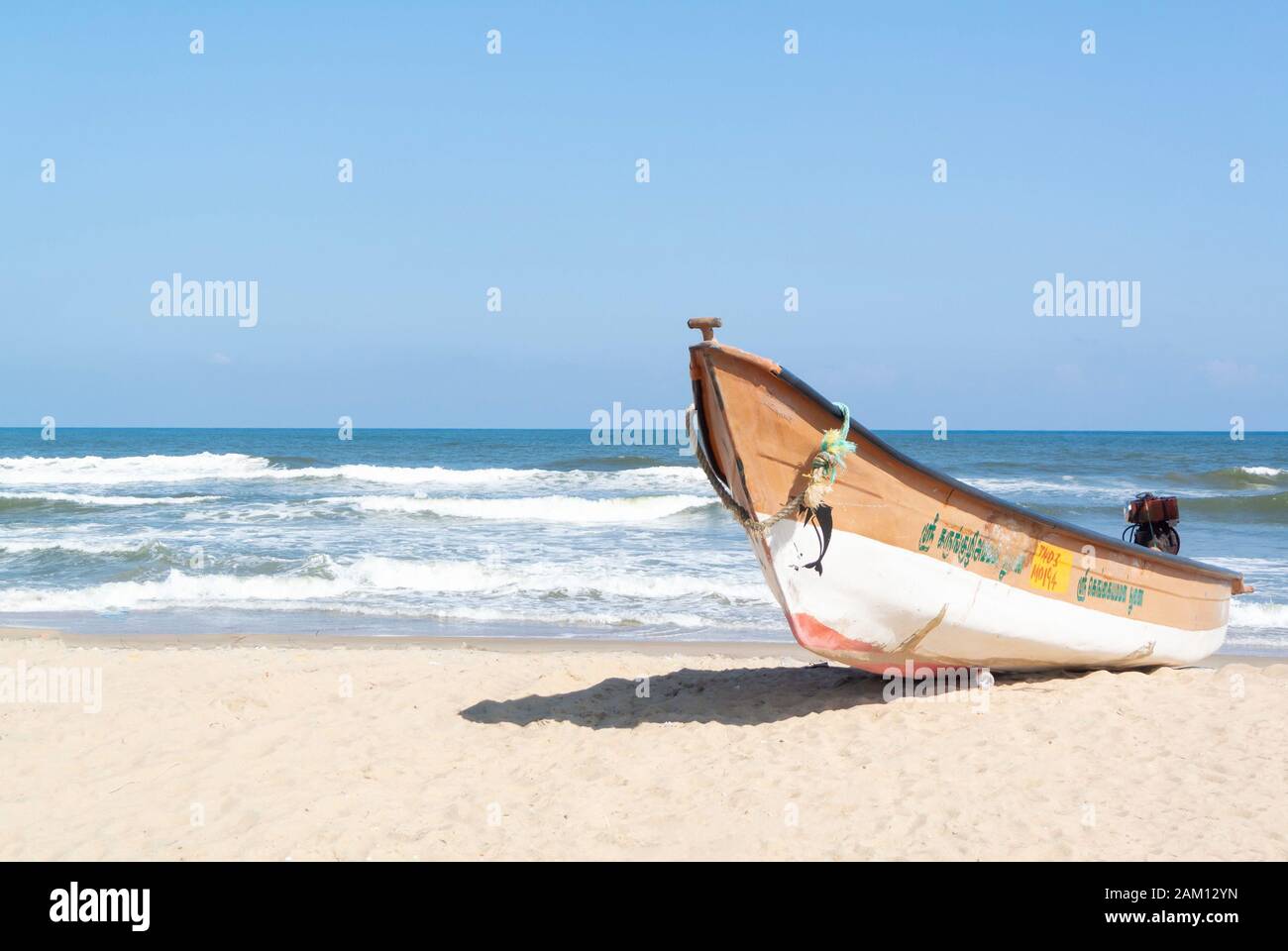 Barche Di Pescatori Sulla Spiaggia Di Mahabalipuram, Tamil Nadu, India Del Sud, Tamil Nadu, India Del Sud Foto Stock