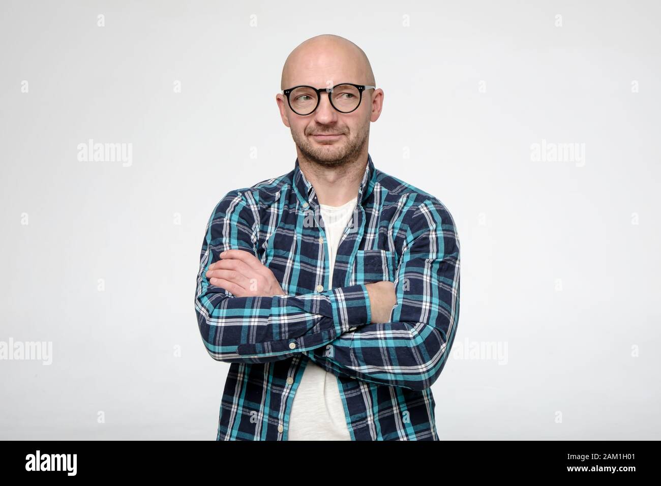 Uomo pelato occhiali immagini e fotografie stock ad alta risoluzione - Alamy