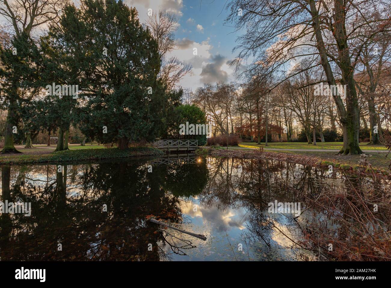 Willich - Vista del Parco nelle vicinanze a Castle Neersen at Sunset , Renania Settentrionale-Vestfalia, Germania, Willich, 24.12.2018 Foto Stock