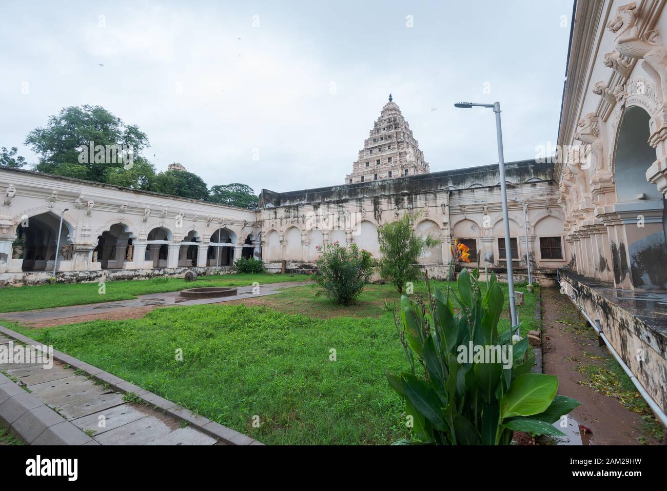 Palazzo di Thanjavur Maratha a Tanjore, Tamil Nadu, India del Sud, durante il giorno delle piogge Foto Stock