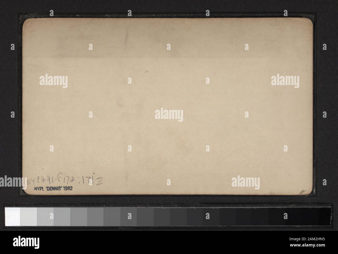La sospensione ponte di collegamento di New York e Brooklyn include viste da B. W. Kilburn, Keystone Visualizza Co., Underwood & Underwood e altri fotografi ed editori. Robert Dennis raccolta di vista stereoscopica. Titolo ideato da cataloger. Vista del Ponte di Brooklyn Bridge: costruzione opinioni tra cui vista del N.Y. Cassettone con rivestimento di ferro e gli alberi in luogo e altre viste di torri, cavi ecc.; viste generali forma il porto e la rive, vedute del lungomare, compresi i servizi di polizia pattuglia, linee ferroviarie e street cars, strade poderali; viste della zona intorno si avvicina, spedizione, traghetti.; la su Foto Stock