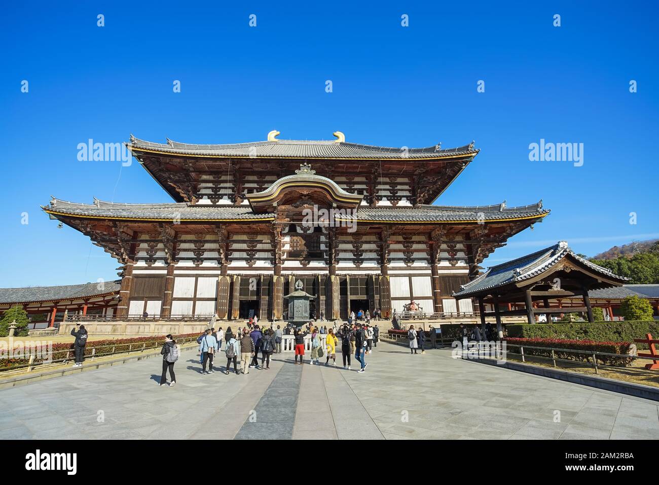 Nara, Giappone - 16 dicembre 2019 : il più grande edificio in legno del mondo Tempio Todaiji, questa è la più famosa destinazione di viaggio di Nara città i. Foto Stock