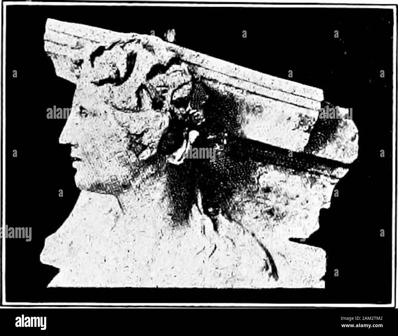 Peregrinazioni nella campagna romana . eadlands ofclay e pietra arenaria, che non è in grado di resistere alle actionof le onde a meno che non siano protette alla base da artificialmeans, quali blocchi di calcestruzzo, Palisades, e thelike. E questi mezzi di difesa devono essere mantenute in dell'astato di efficienza, perché il meno mightbring negligenza grave disastro per la costruzione di sopra. Scogliere andheadlands sono state lavate via poiché le incursioni ofpirates e barbari realizzati i proprietari di villa abandonthe costa e cercare rifugio entro le mura della città;ma grandi masse di muratura giacenti sul fondo del mare ancora il marchio Foto Stock
