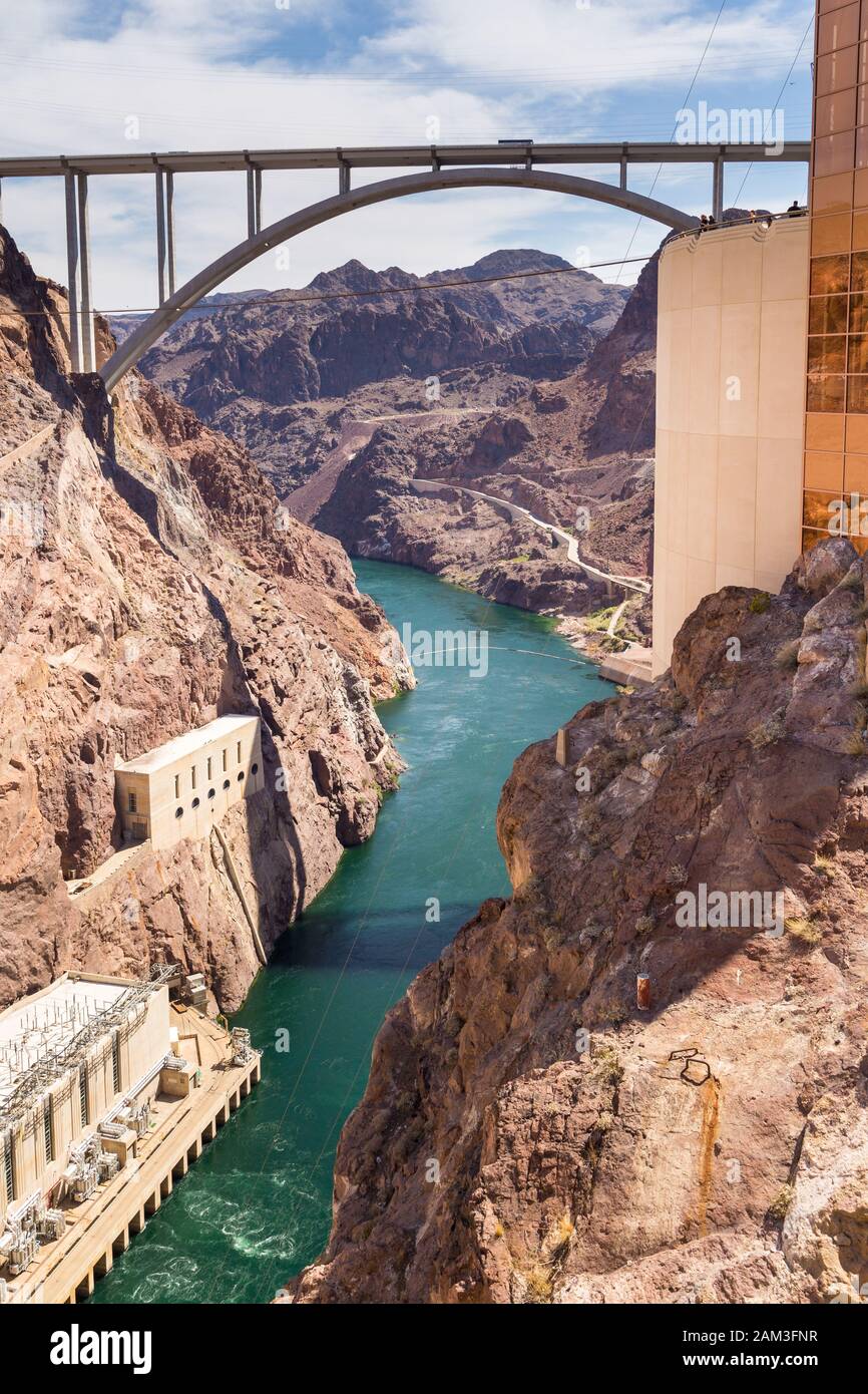 Boulder City, Nevada, USA - 01 giugno 2015: Vista della diga di Hoover, una diga ad arco gravitazionale in cemento, costruita nel Black Canyon sul fiume Colorado. Br Foto Stock