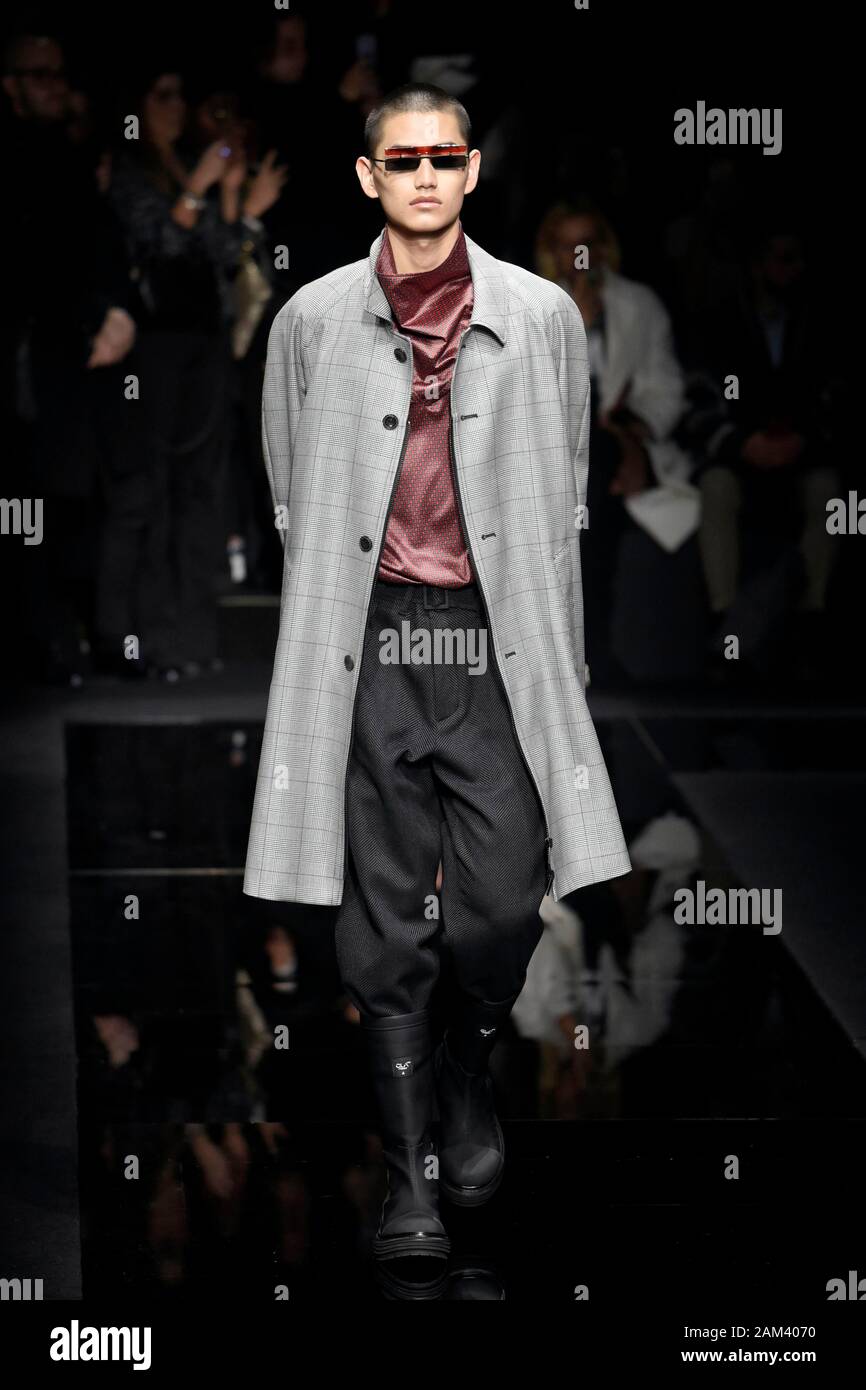 Milano, Italia. Xi gen, 2020. La settimana della moda milanese, Uomo Autunno Inverno. 2020 2021 Milano Moda Uomo Autunno Inverno 2020 2021. Emporio Armani nella foto: modello Credit: Indipendente Agenzia fotografica/Alamy Live News Foto Stock