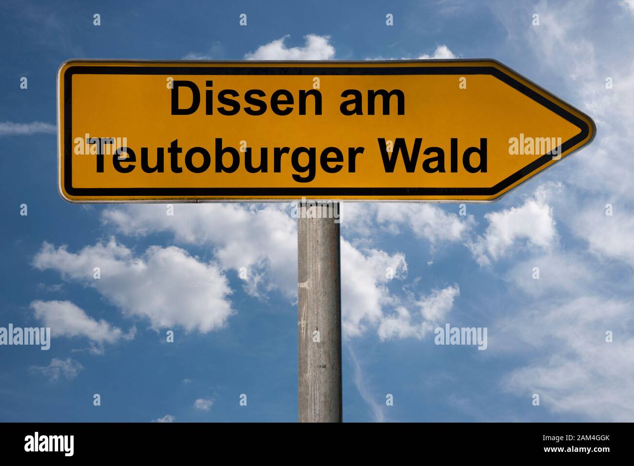 Foto di dettaglio di un cartello con l'iscrizione Dissen am Teutoburger Wald, Bassa Sassonia, Germania, Europa Foto Stock