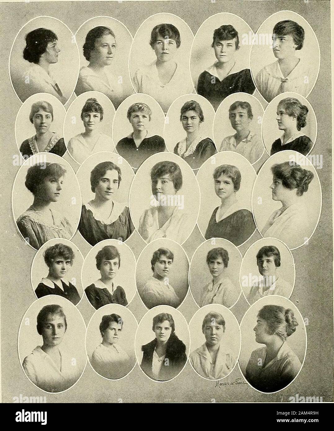 Jambalaya [yearbook] 1917 . Fraternità di Tulane University Kappa AlphaSigma Chi Alfa Tau OmegaSigma Nu accademico SigmaPhi Kappa Delta ThetaSigma EpsilonDelta Alpha Kappa Delta Epsilon Tau D;lta Phi Kappa Kappa SigmaPi AlphaBeta Theta PiZeta TauDelta Beta Sigma Phi DELTA PROFESSIONAL Omicron alfa alfa Kappa Phi Kappa Chi Chi Chi Zeta Phi Beta Kappa Pi PsiNu Sigma Delta NuPhi PhiAlpha Phi SigmaPsi Omega onorario di Phi Beta KappaAlpha Omega AlphaStars e BarsKappa Delta Ghirlanda PhiOlive NEWCOMB COLLEGE academic pi Beta Phi Alpha Omicron Picho Omega Phi MuAlpha PiAlpha Delta Epsilon Phi Kappa K Foto Stock