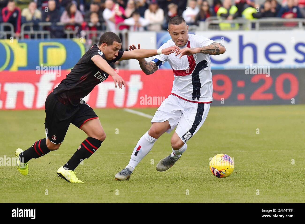 Cagliari, Italia. Xi gen, 2020. radja nainggolan di cagliari calcioduring Cagliari vs AC Milano, italiano di calcio di Serie A del campionato Gli uomini a Cagliari, Italia, 11 Gennaio 2020 - LPS/Luigi Canu Credito: Luigi Canu/LP/ZUMA filo/Alamy Live News Foto Stock