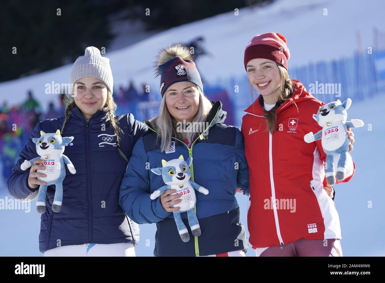 Laussane, Svizzera. Xi gen, 2020.YOG Laussane 2020 - Les Diablerets Alpine Center, Svizzera, disciplina - Alpine mietitrebbia SL su 11 Gennaio 2020: i vincitori del 1 ° posto - AUT Salzeberg Amanda, 2° posto ISR Szollos Noa, terzo posto sui Klopfenstein Amelie Credito: AlfredSS/Alamy Live News Foto Stock
