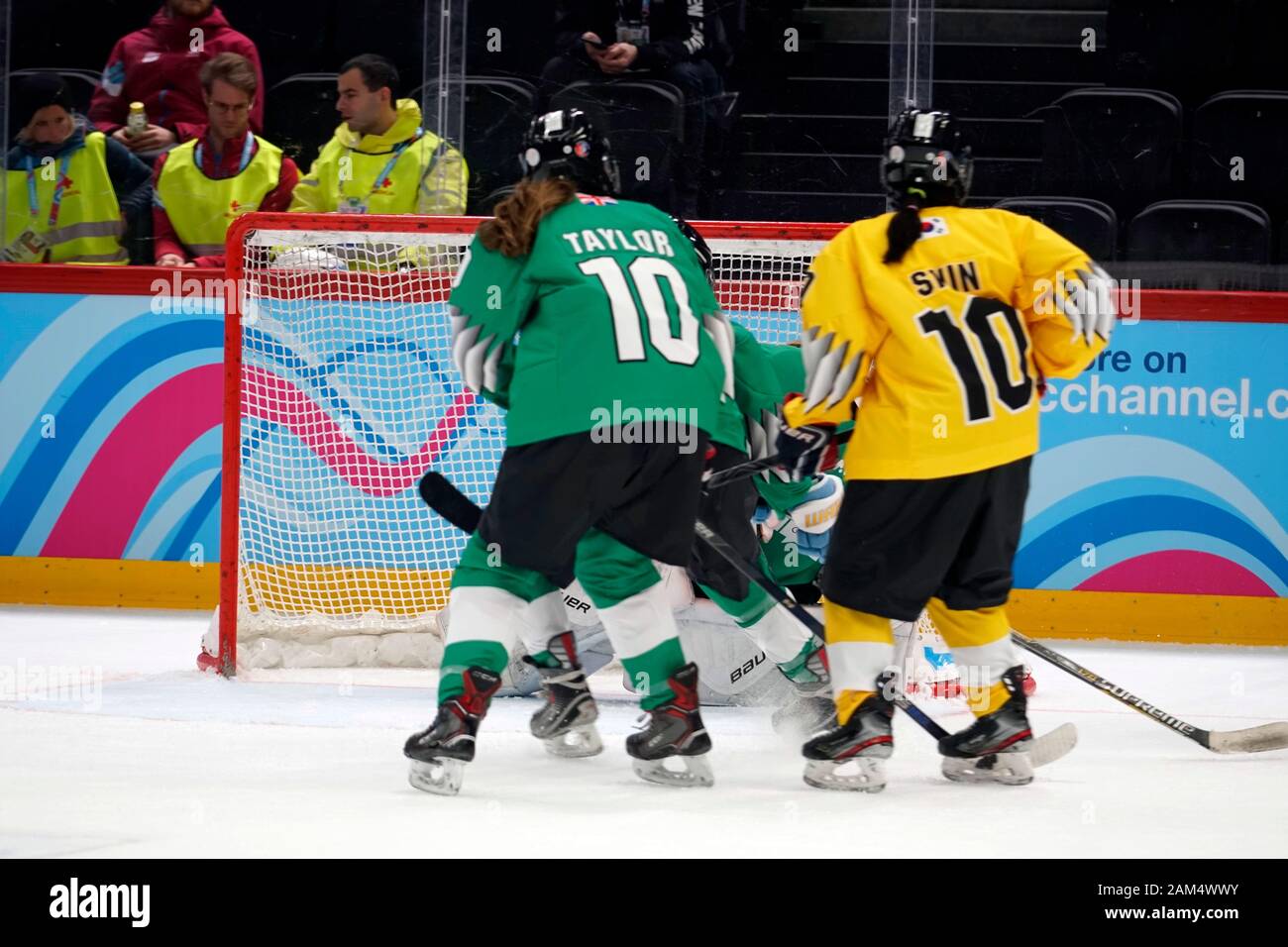 Losanna, Svizzera. 10th gennaio 2020. Giochi olimpici giovanili Lausanne 2020, Vaudoise arena, Laussane, Svizzera, un misto-NOC 3-on-3 hockey su ghiaccio donne´s torneo, giocatore n.10 Jessie Taylor da GB credito: AlfredSS/Alamy Live News Foto Stock