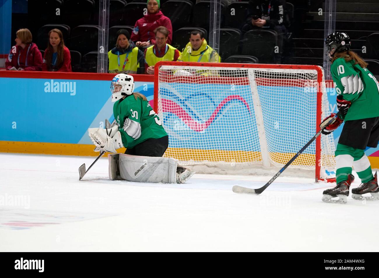 Losanna, Svizzera. 10th gennaio 2020. Giochi olimpici giovanili Lausanne 2020, Vaudoise arena, Laussane, Svizzera, un misto-NOC 3-on-3 hockey su ghiaccio donne´s torneo, giocatore n.10 Jessie Taylor da GB credito: AlfredSS/Alamy Live News Foto Stock