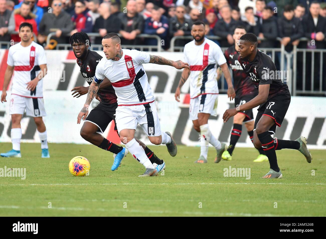 Cagliari, Italia. Xi gen, 2020. radja nainggolan di cagliari calcioduring Cagliari vs AC Milano, italiano di calcio di Serie A del campionato Gli uomini a Cagliari, Italia, 11 Gennaio 2020 - LPS/Luigi Canu Credito: Luigi Canu/LP/ZUMA filo/Alamy Live News Foto Stock