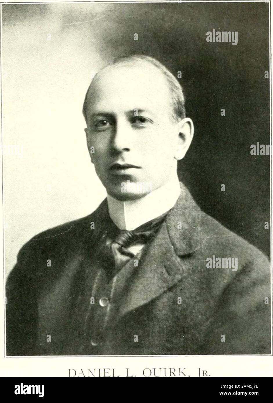 Il passato e il presente di Washtenaw County, Michigan . e è naturalmente un osservatore vicino,ragioni da ciò che vede e la solidità ofhis opinioni sostenuta dalla sua energia intellettuale andstrong personalità hanno portato lui in promi-nence in entrambi i locali e circoli politici e come aleader negli affari pubblici al di fuori del mandato nonché asin vita aziendale. I suoi interessi differenziati amental indicano gli stati di allerta ed ha guadagnato un liberalbreadth di mente e di facilità di auto-possesso whichmark un uomo di vasta conoscenza e variato ex-Perience. EARL SONO. Earl ^^sono. Un supporto nel servizio di posta .nArbor e un uomo o Foto Stock