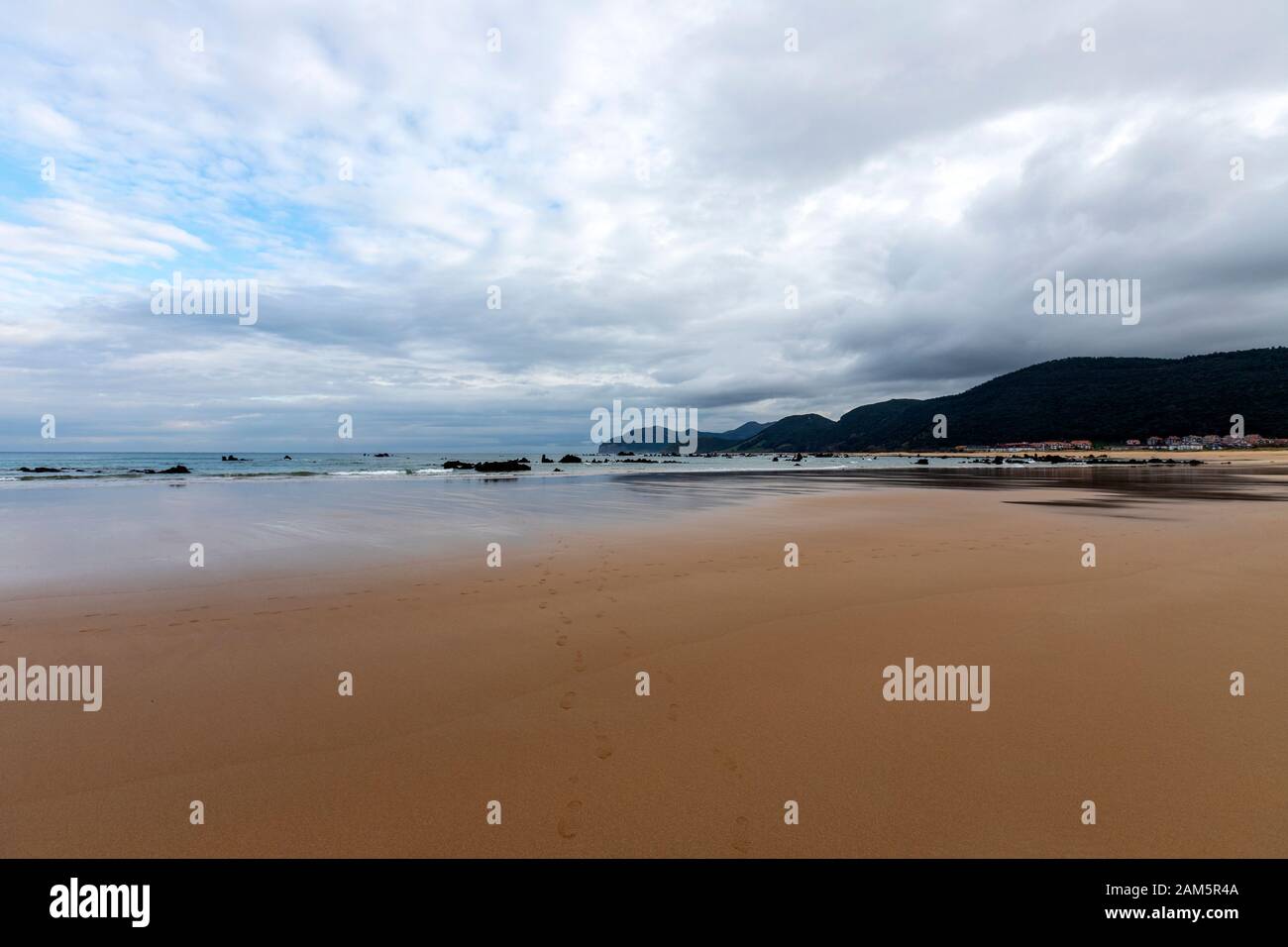 Rocce A Playa De Trengandín, Noja, Cantabria, Spagna Foto Stock