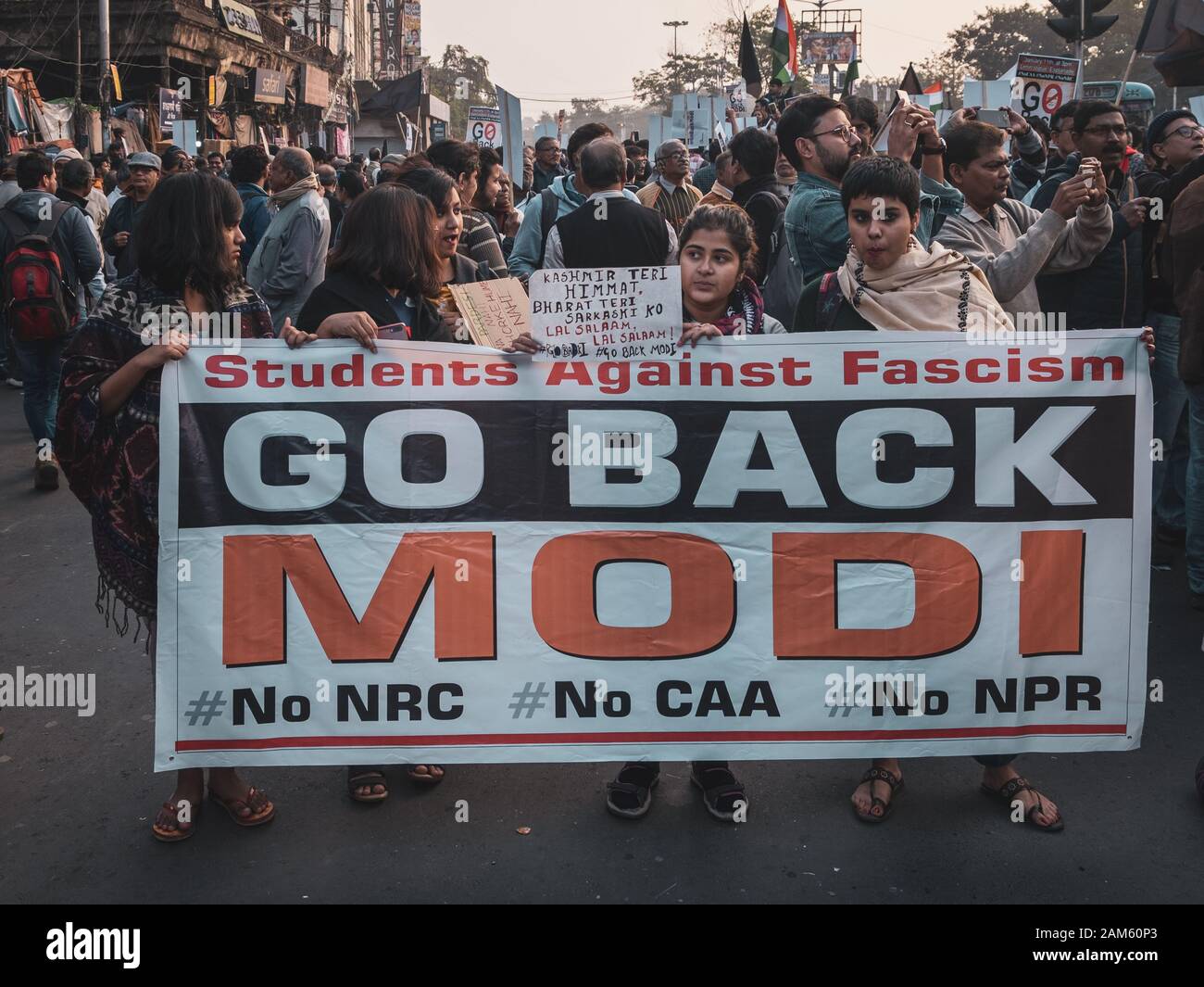 Kolkata, India. Xi gen, 2020. Protesta in Kolkata contro AAC, NPR e NRC e 'Indietro' slogan al Primo ministro modi. (Foto di Pritam Dutta/Pacific Stampa) Credito: Pacific Press Agency/Alamy Live News Foto Stock