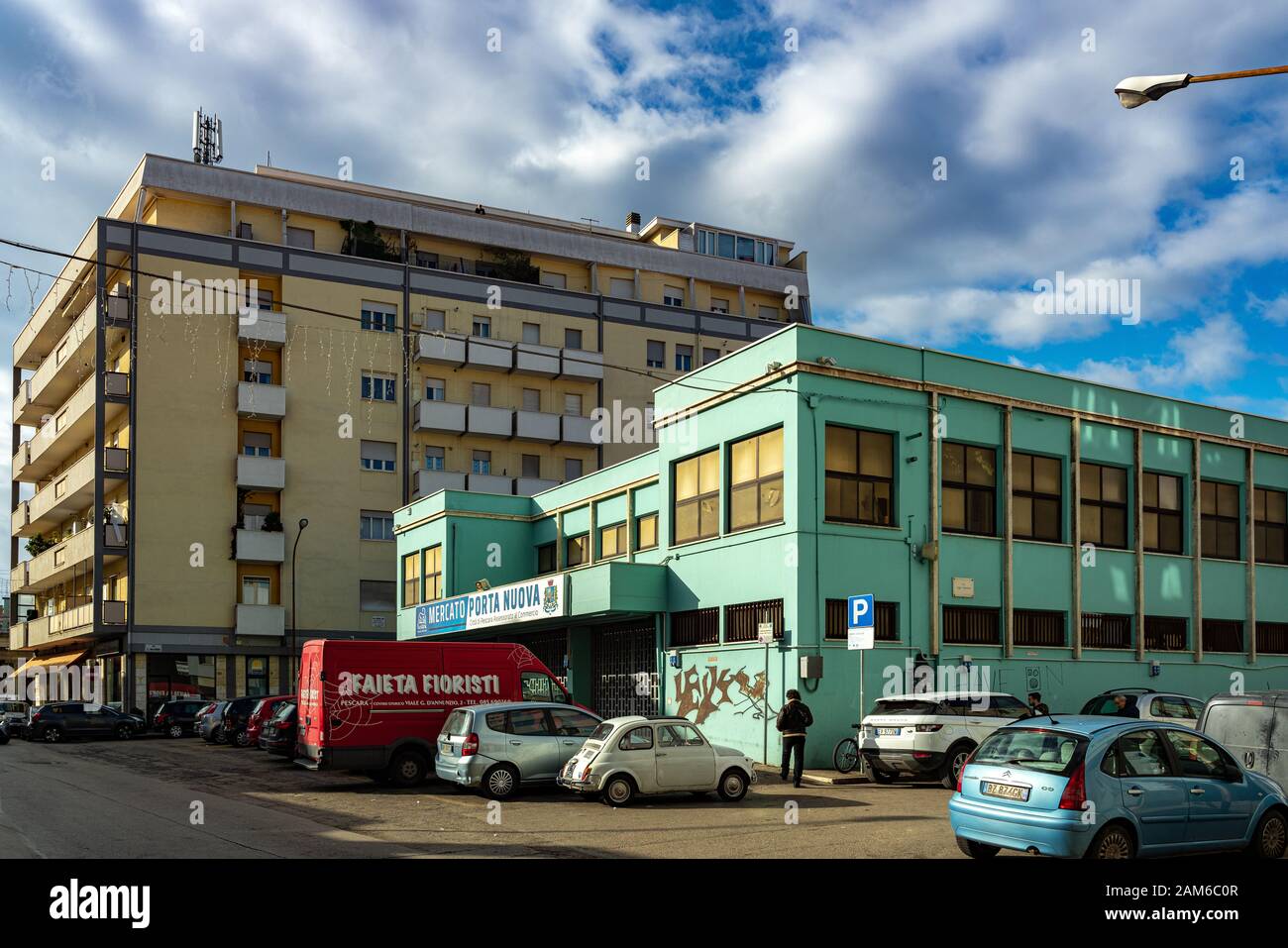 Mercato coperto a Pescara porta Nuova. Pescara, Abruzzo, Italia, Europa  Foto stock - Alamy