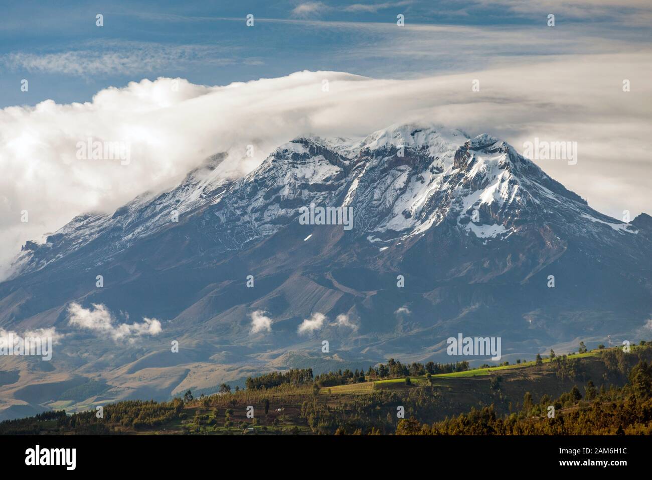 Monte Chimborazo vulcano (6268m), la montagna più alta in Ecuador e il punto più alto sulla Terra, quando misurata dal centro della Terra. Foto Stock
