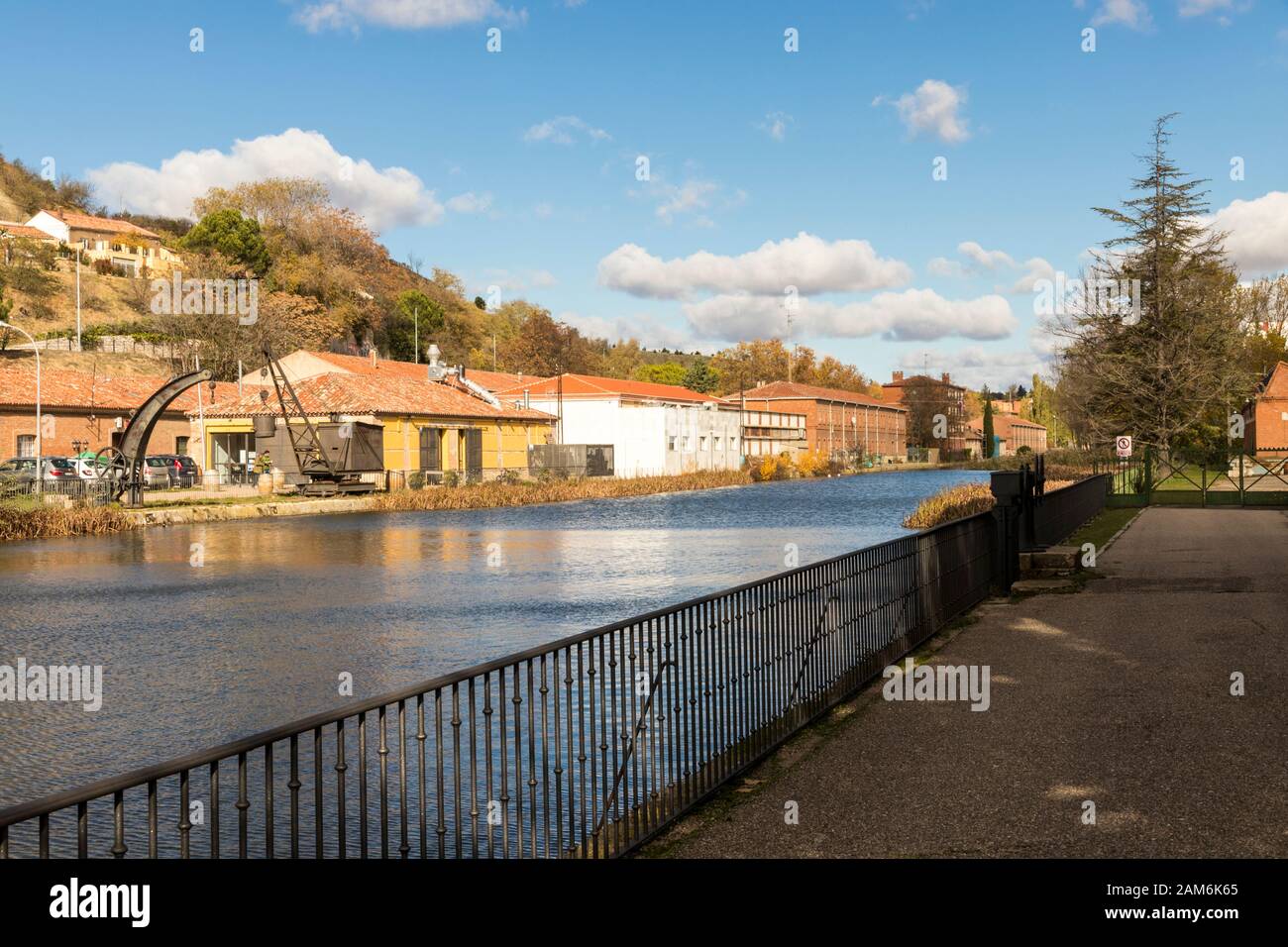 Valladolid, Spagna. La Darsena (molo) del Canal de Castilla (canale di Castiglia), costruito nel 18th Secolo Foto Stock