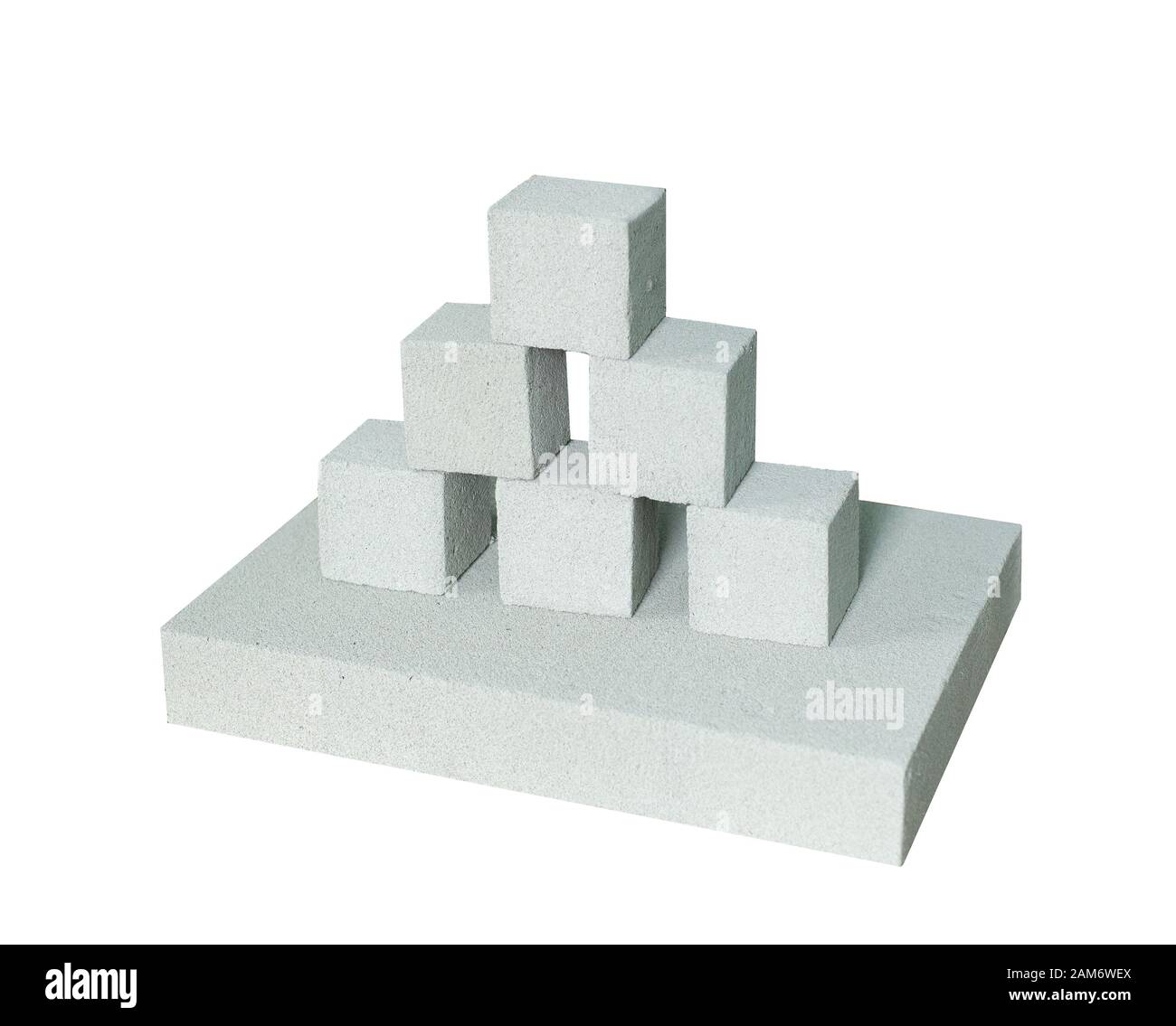 Struttura leggera in mattoni isolata su bianco. Blocco leggero in gesso espanso isolato su bianco Foto Stock